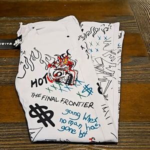 Graphic Jeans
